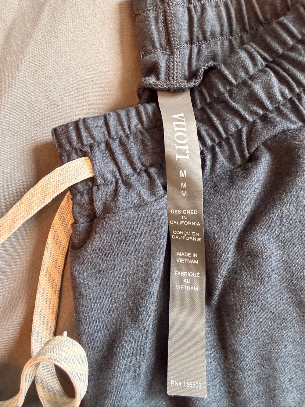 Vuori Performance Joggers Heather with Cream Drawstring